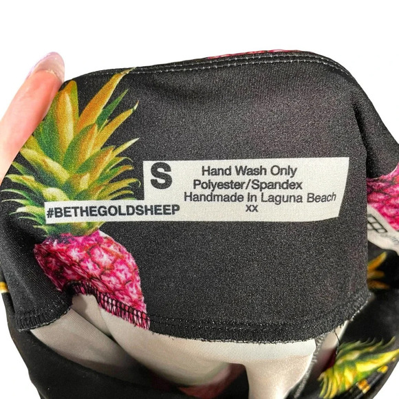 Goldsheep Black Pink Pineapple Print Cropped Leggings Size Small - Picture 6 of 6